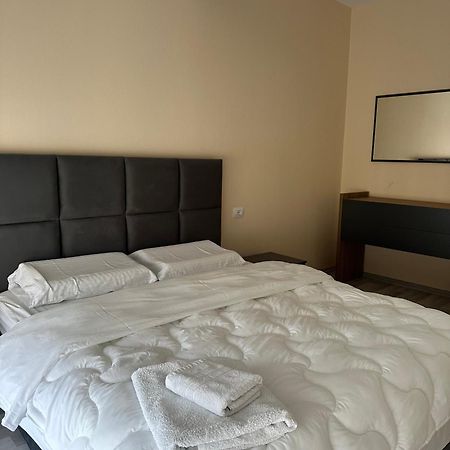 New Bazar - 2 Rooms Apartment ติรานา ภายนอก รูปภาพ