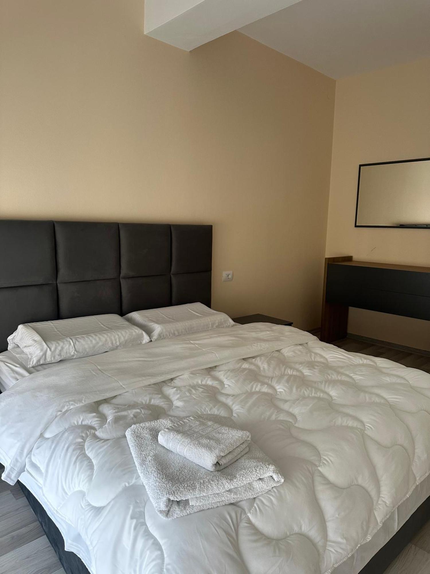 New Bazar - 2 Rooms Apartment ติรานา ภายนอก รูปภาพ