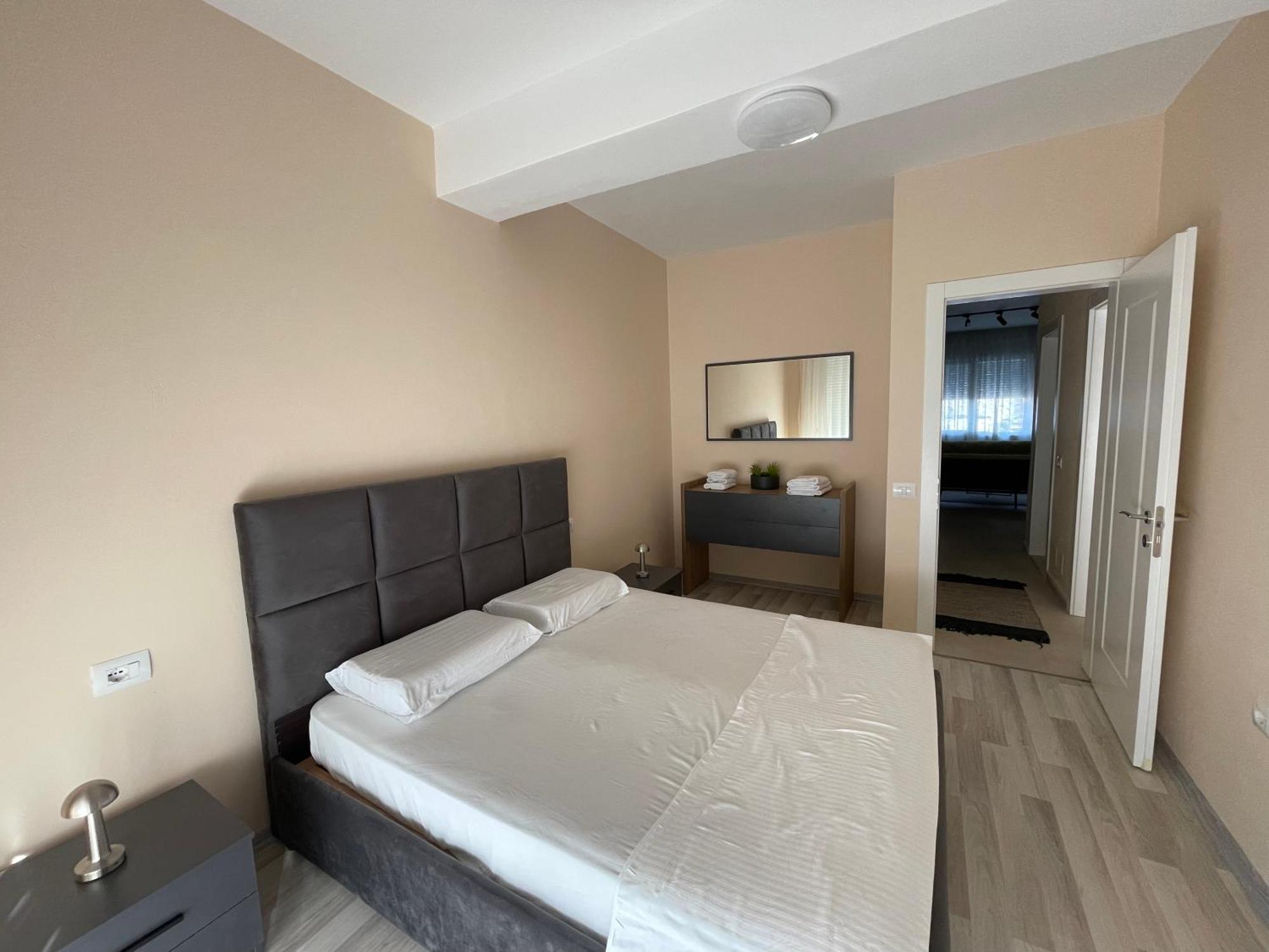 New Bazar - 2 Rooms Apartment ติรานา ภายนอก รูปภาพ